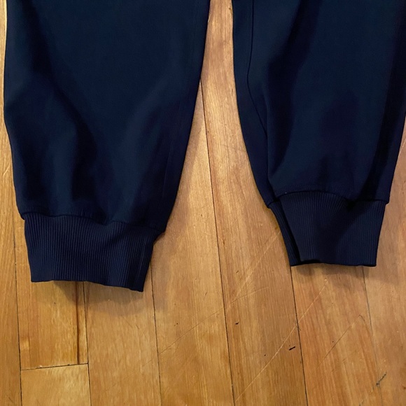 Lululemon On The Fly pants with tote shopping bag - Picture 7 of 11